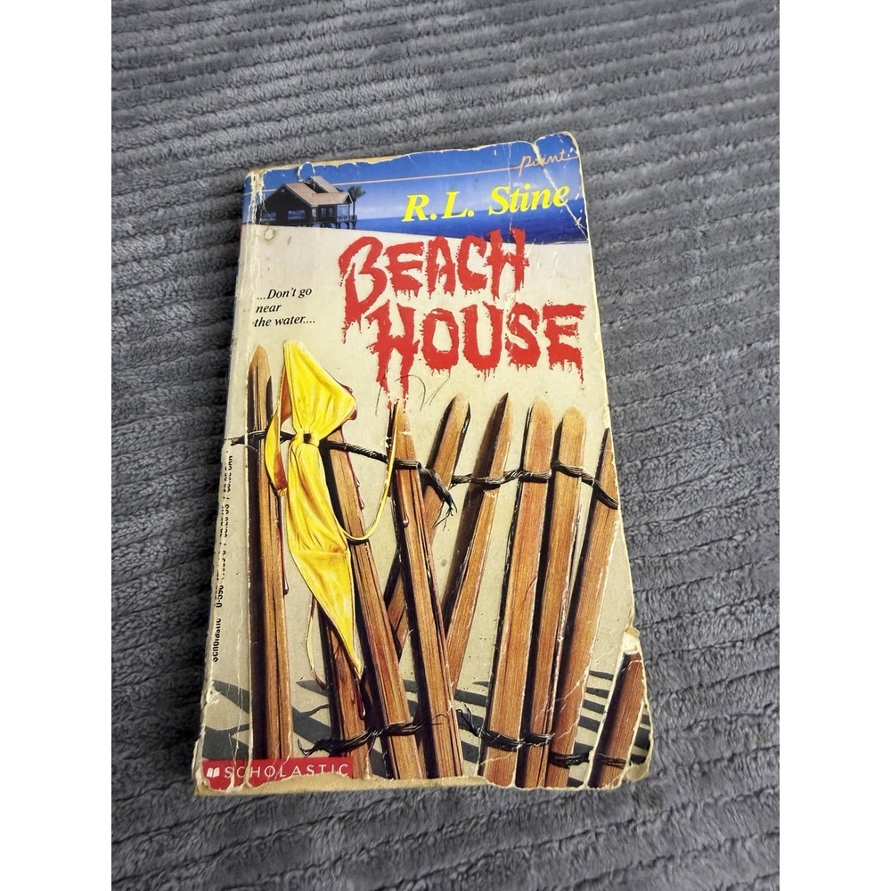 Beach House (Point Horror Series) - Mass Market Paperback By R. L. Stine -